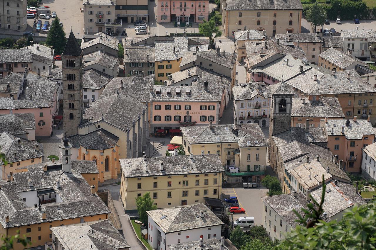 Hotel Centrale, Typically Swiss Poschiavo Exterior foto